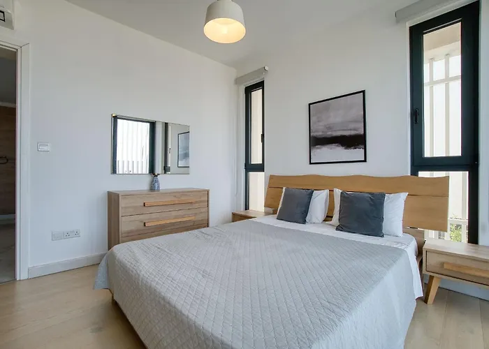 Avalon 1 14 פאפוס